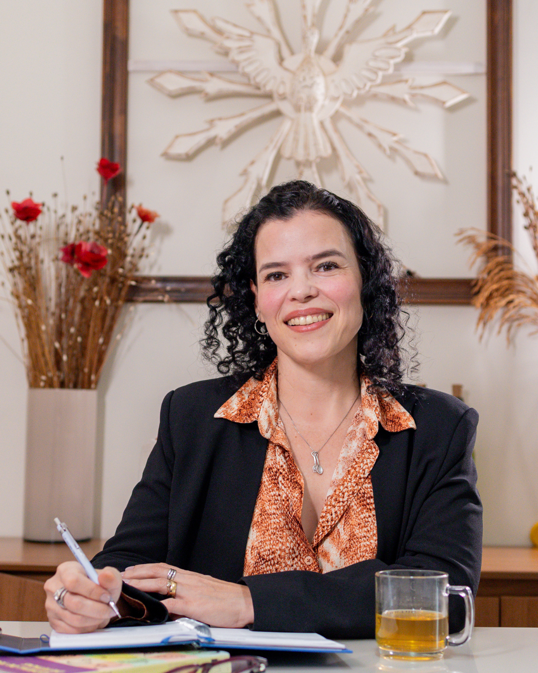 Magie Figueiredo, nutricionista clínica, em seu consultório